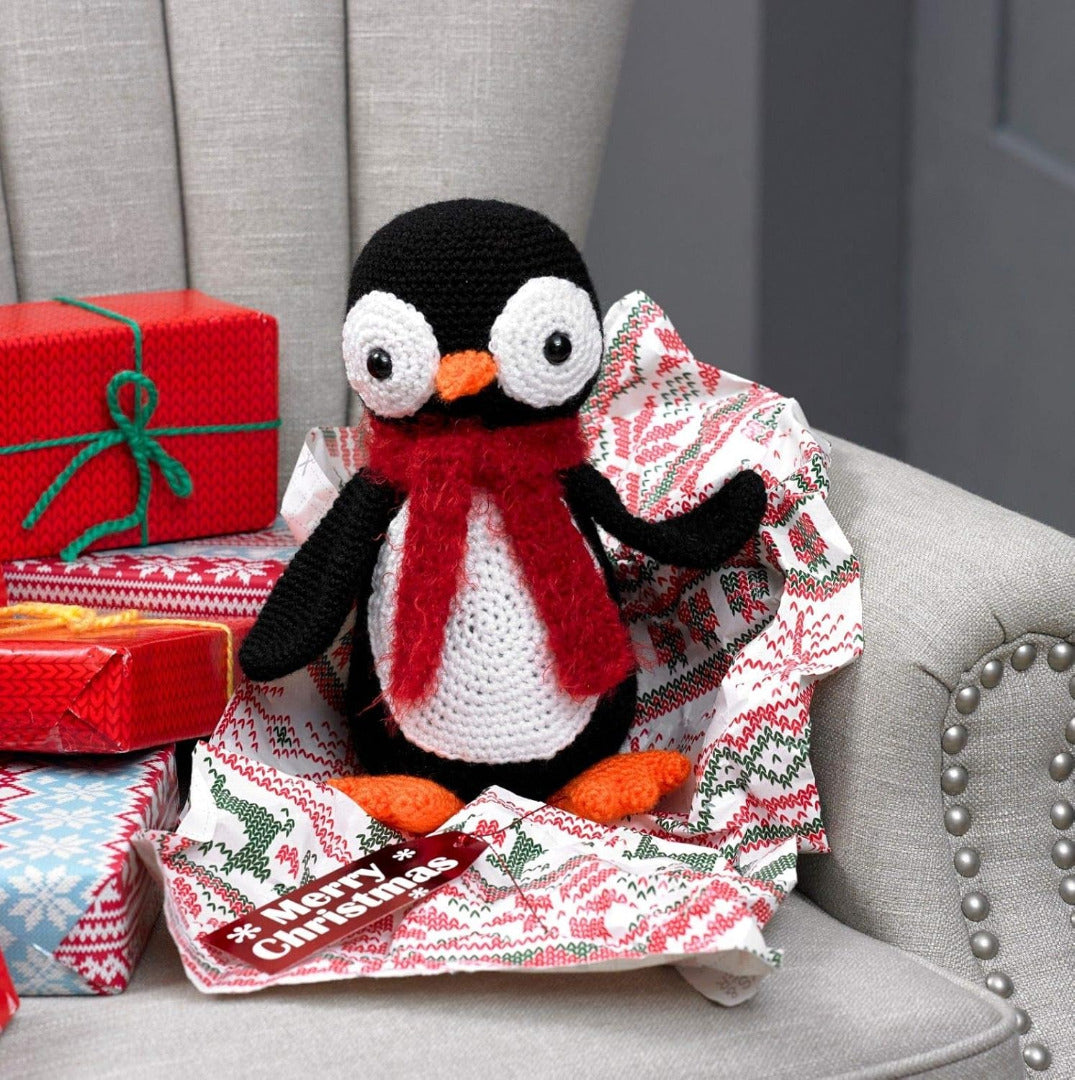 King Cole Christmas Crochet Book 3 - Amigurumi Nativity Scene Garland Baubles Wreath Penguin & More