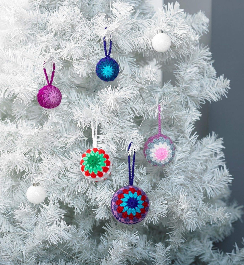 King Cole Christmas Crochet Book 3 - Amigurumi Nativity Scene Garland Baubles Wreath Penguin & More