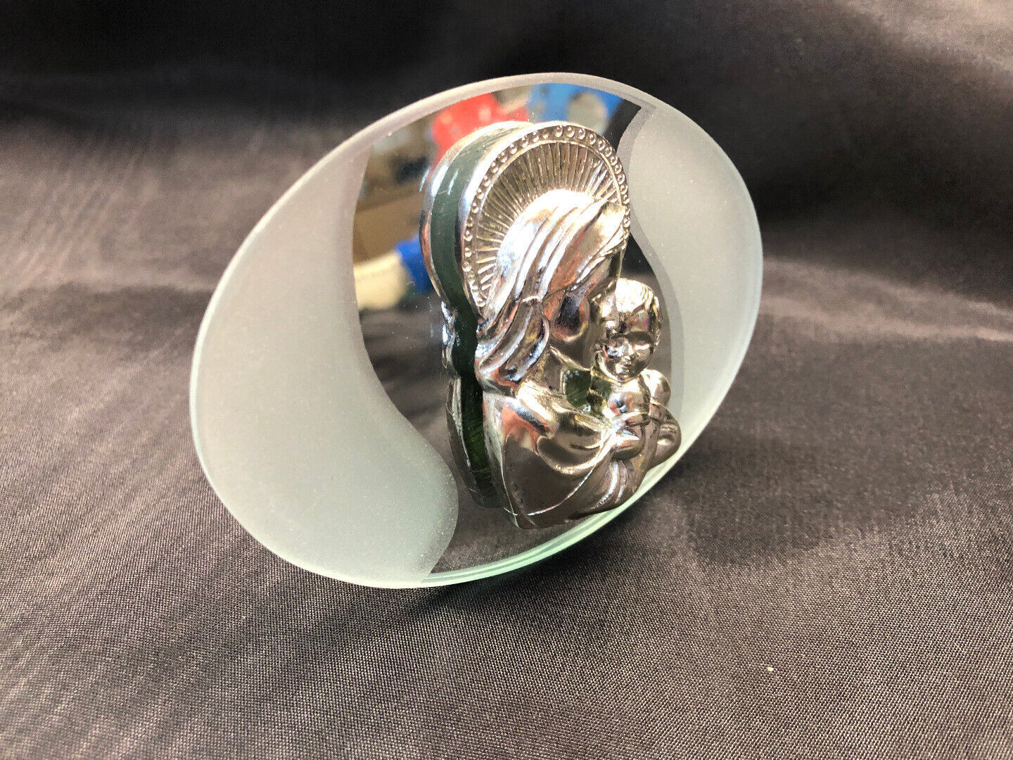 D'Lusso Home Collection Silver Madonna & Child Plaque on Oval Glass