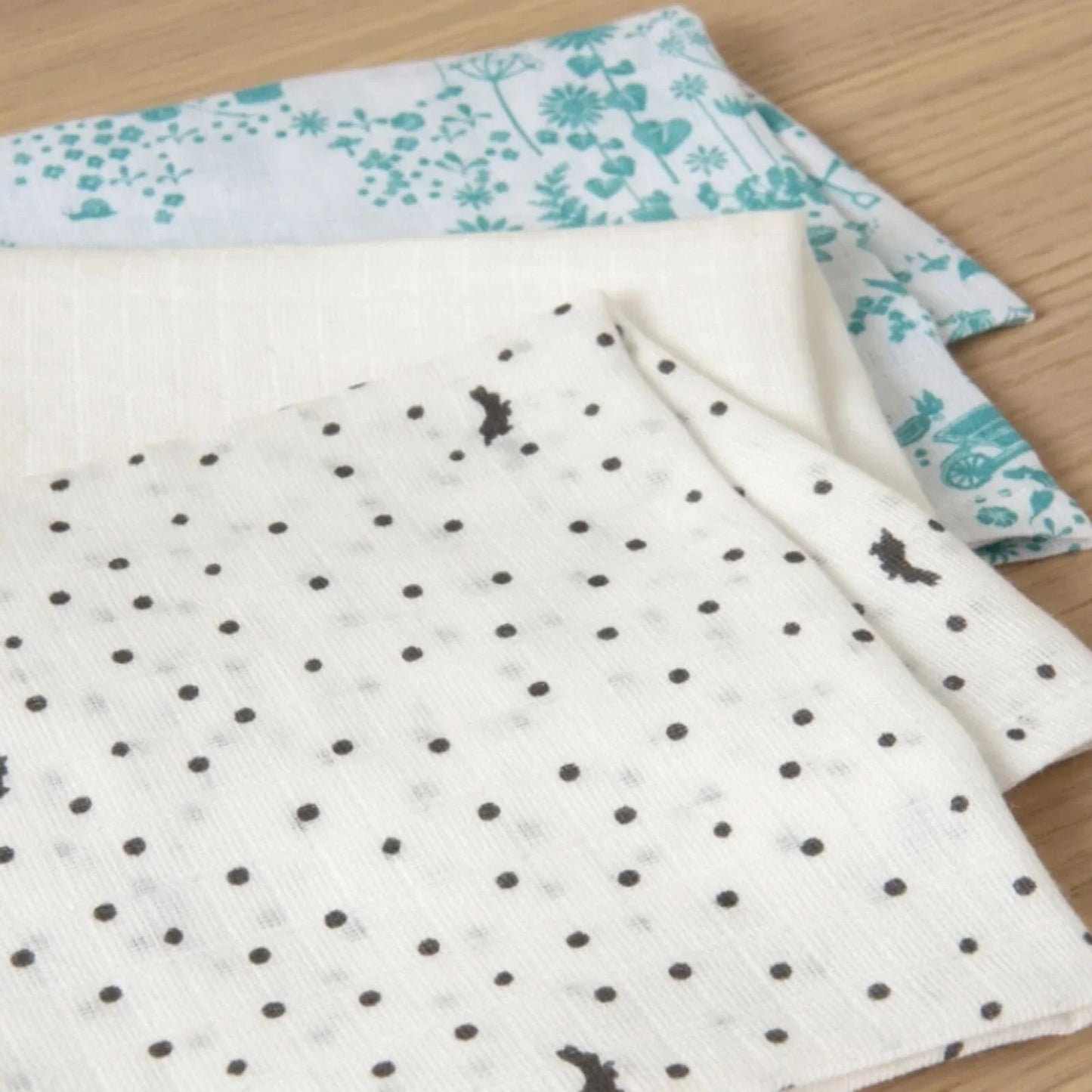 Peter Rabbit Muslin & Soft Toy Gift Set