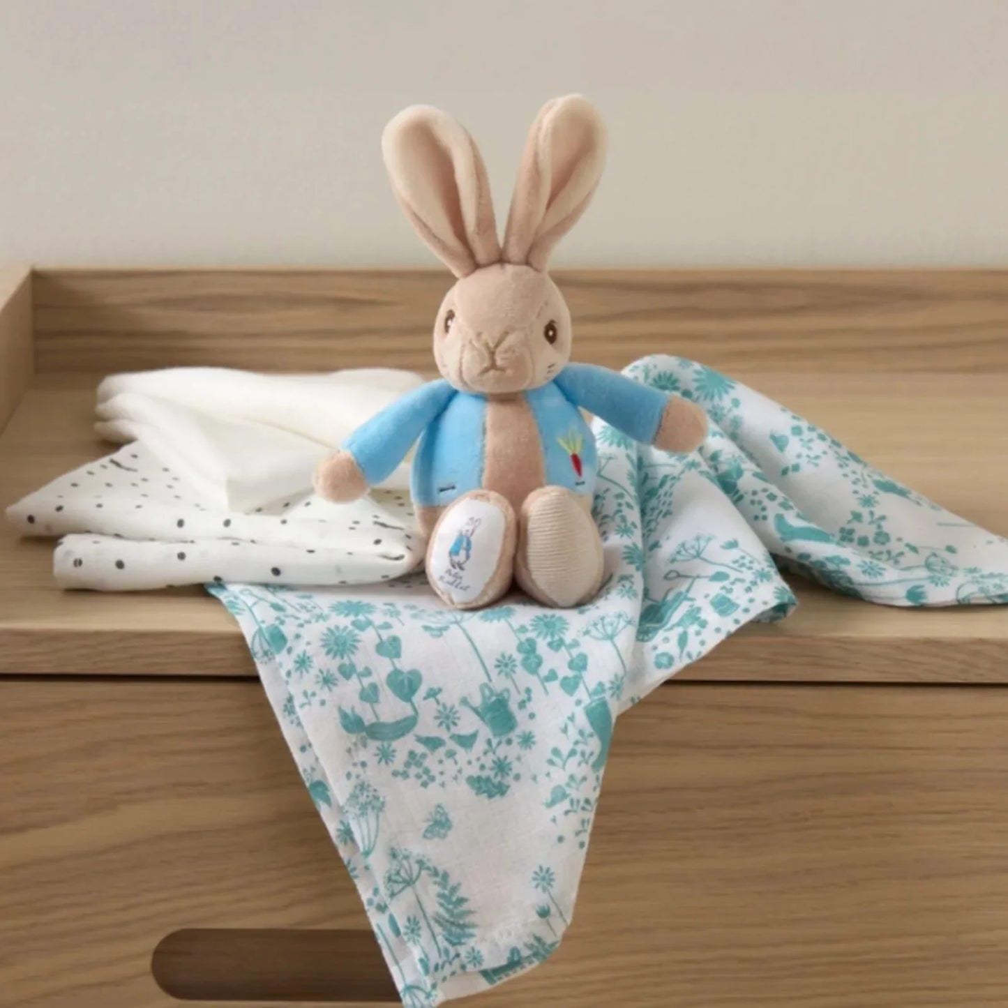 Peter Rabbit Muslin & Soft Toy Gift Set