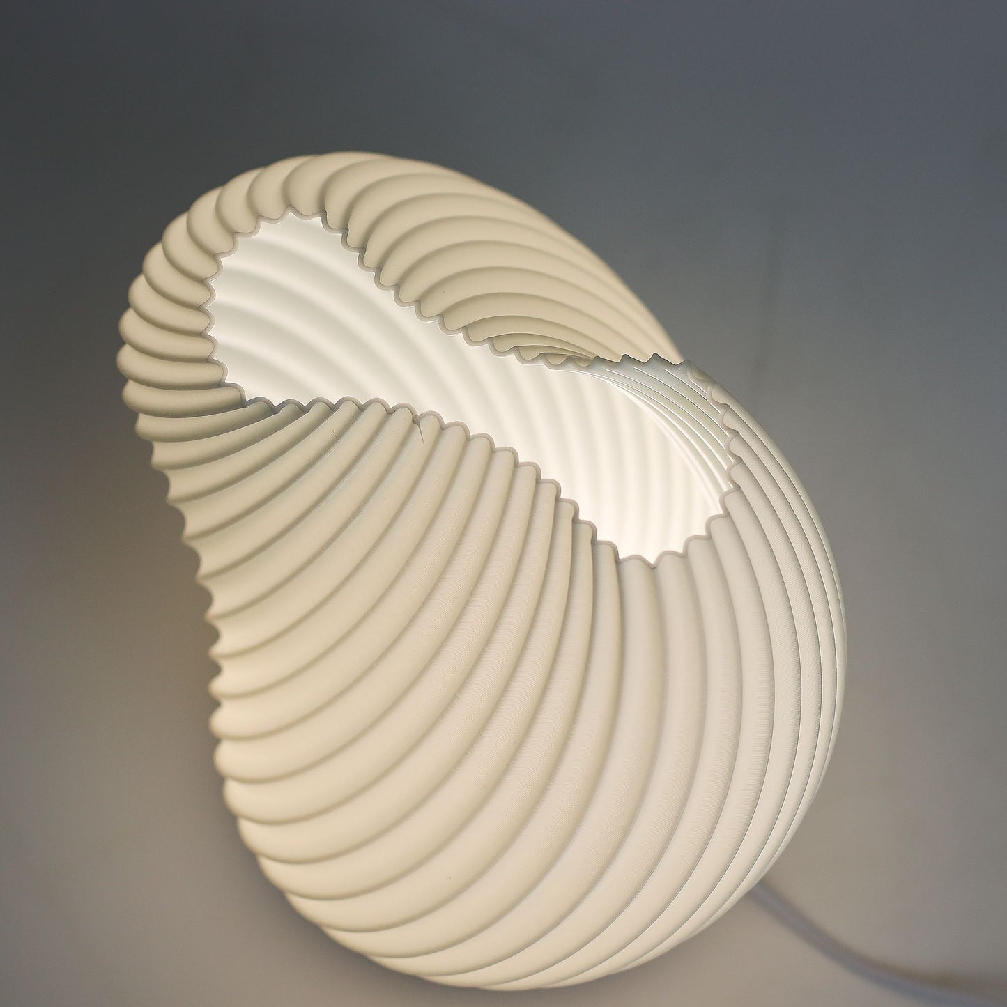 Shell Twisted New Wave Lamp - USB - 3 settings