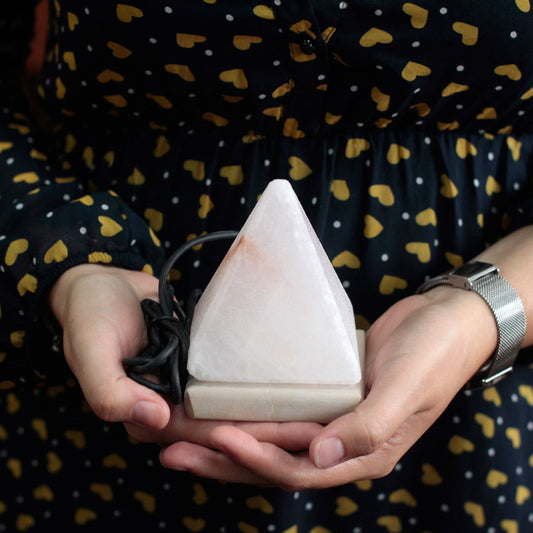 Quality USB Himalayan Salt Salt Lamp - 9 cm Pyramid - WHITE