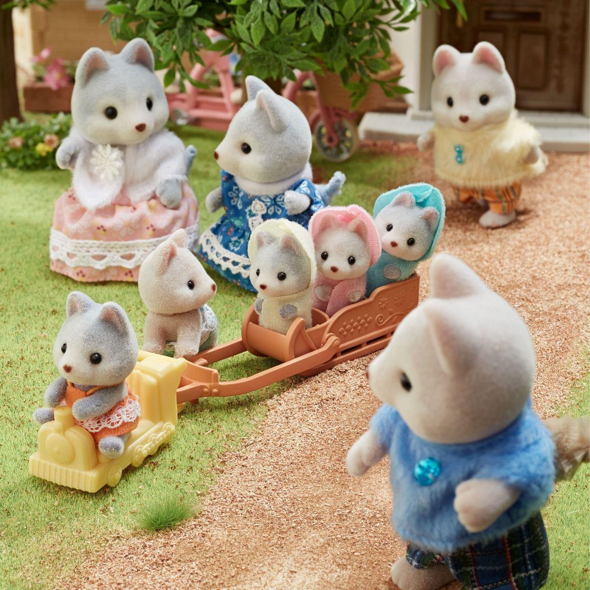 Sylvanian Families Husky Family Toy Playset for Ages 3 and Up