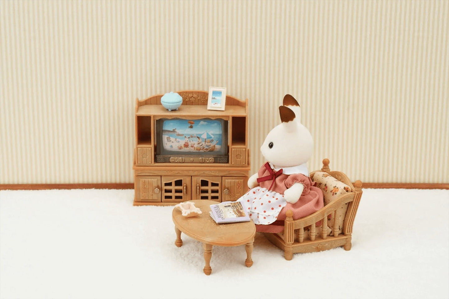 Sylvanian Families Comfy Living Room Set Furniture Playset for Ages 3+