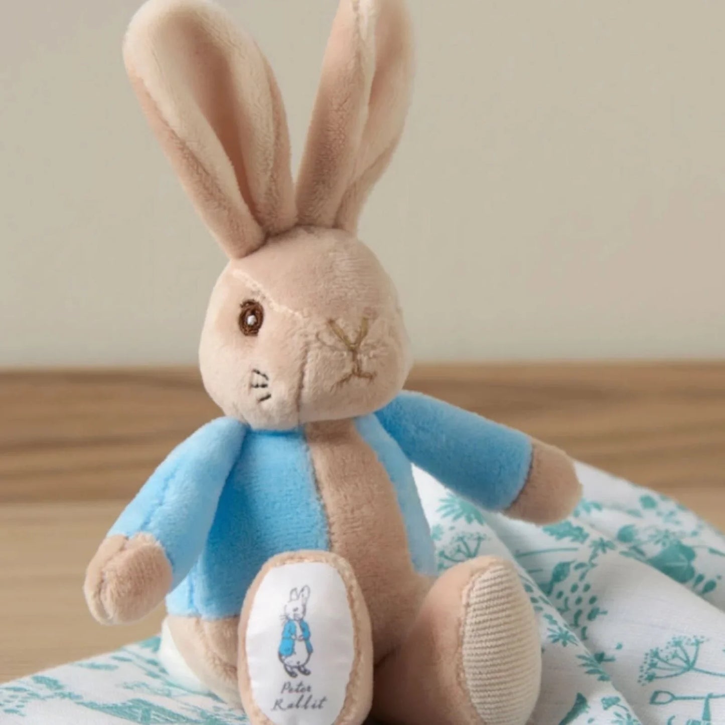 Peter Rabbit Muslin & Soft Toy Gift Set