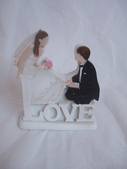 CLUB GREEN Resin 2D Love Bride and Groom Sitting, White, 80 x 30 x 100 mm
