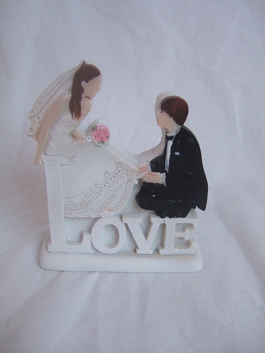 CLUB GREEN Resin 2D Love Bride and Groom Sitting, White, 80 x 30 x 100 mm