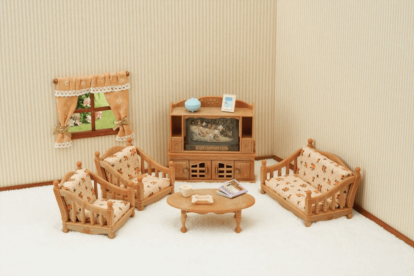 Sylvanian Families Comfy Living Room Set Furniture Playset for Ages 3+