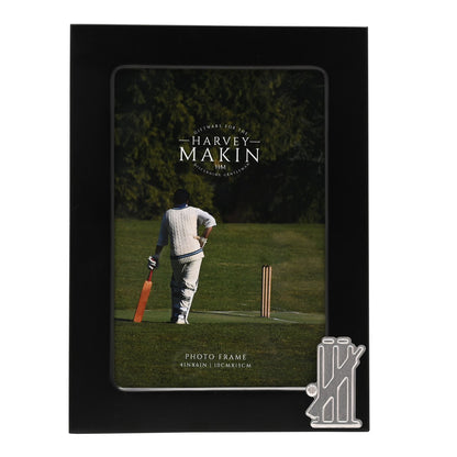 Black photo frame, 4 x 6 inch size, with cricket bat and wickets emblem