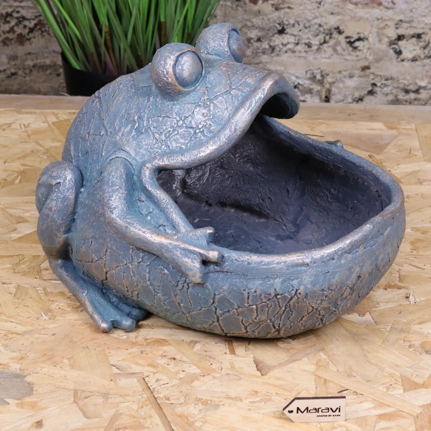 Bari Frog Outdoor Planter
