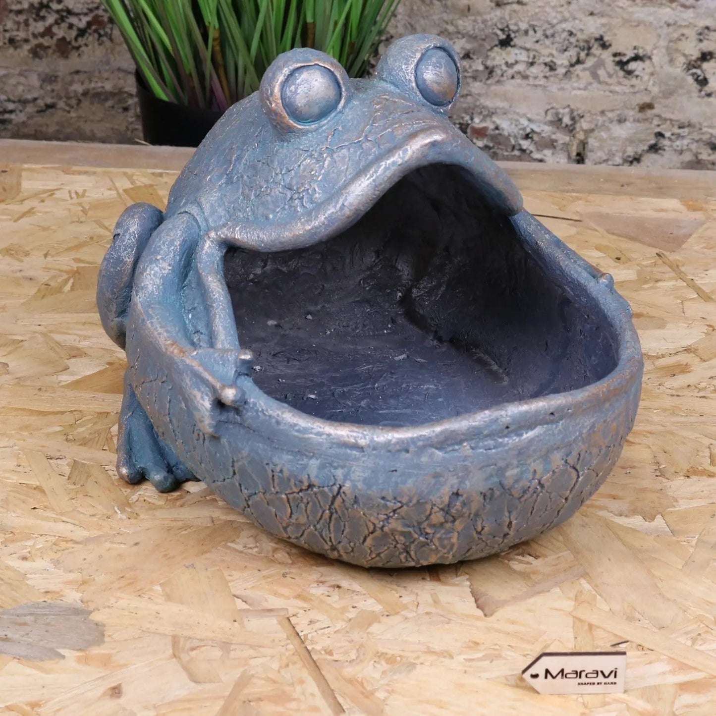 Bari Frog Outdoor Planter