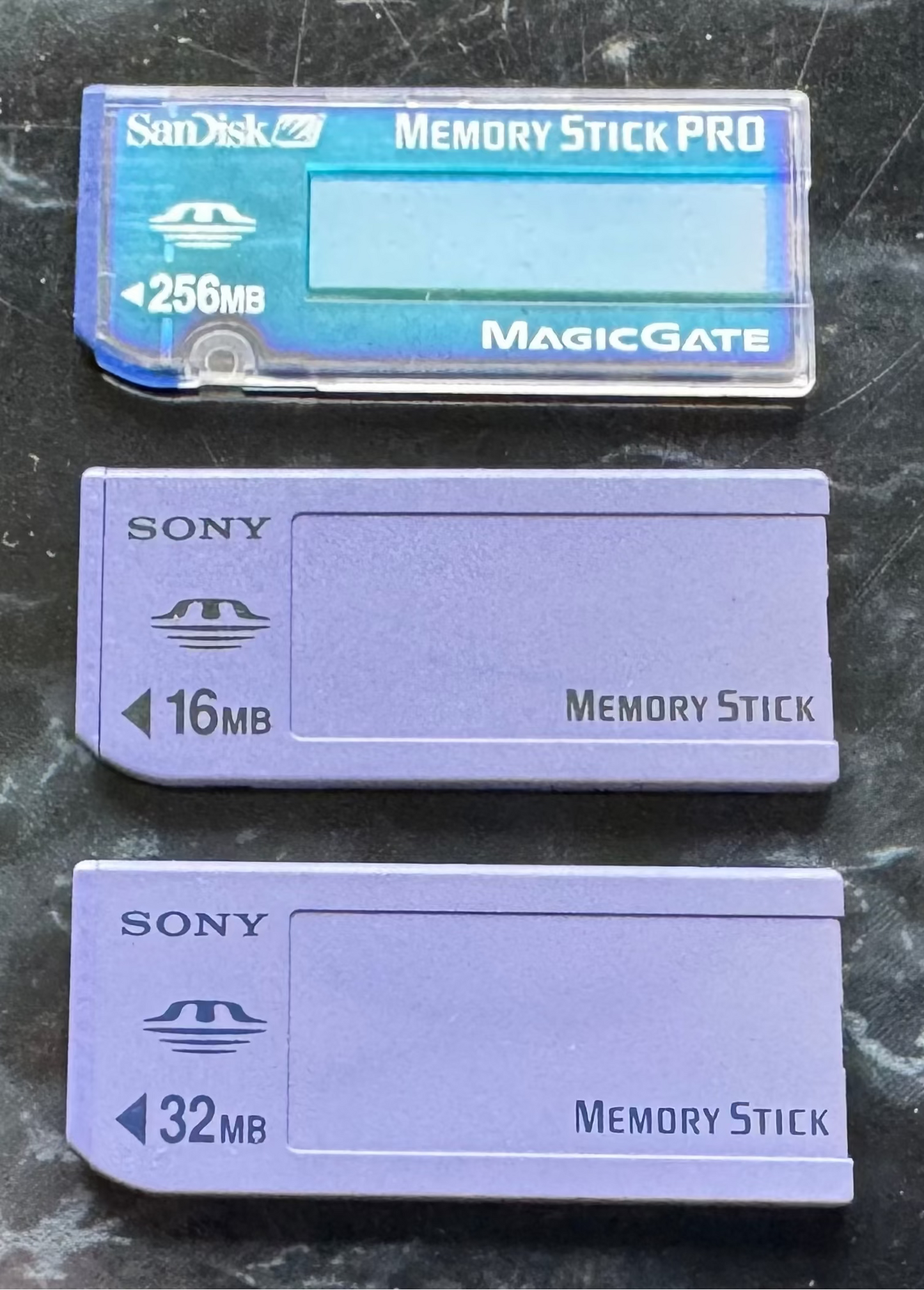 Sony Cyber-Shot DSC-P10 Digital Compact Camera