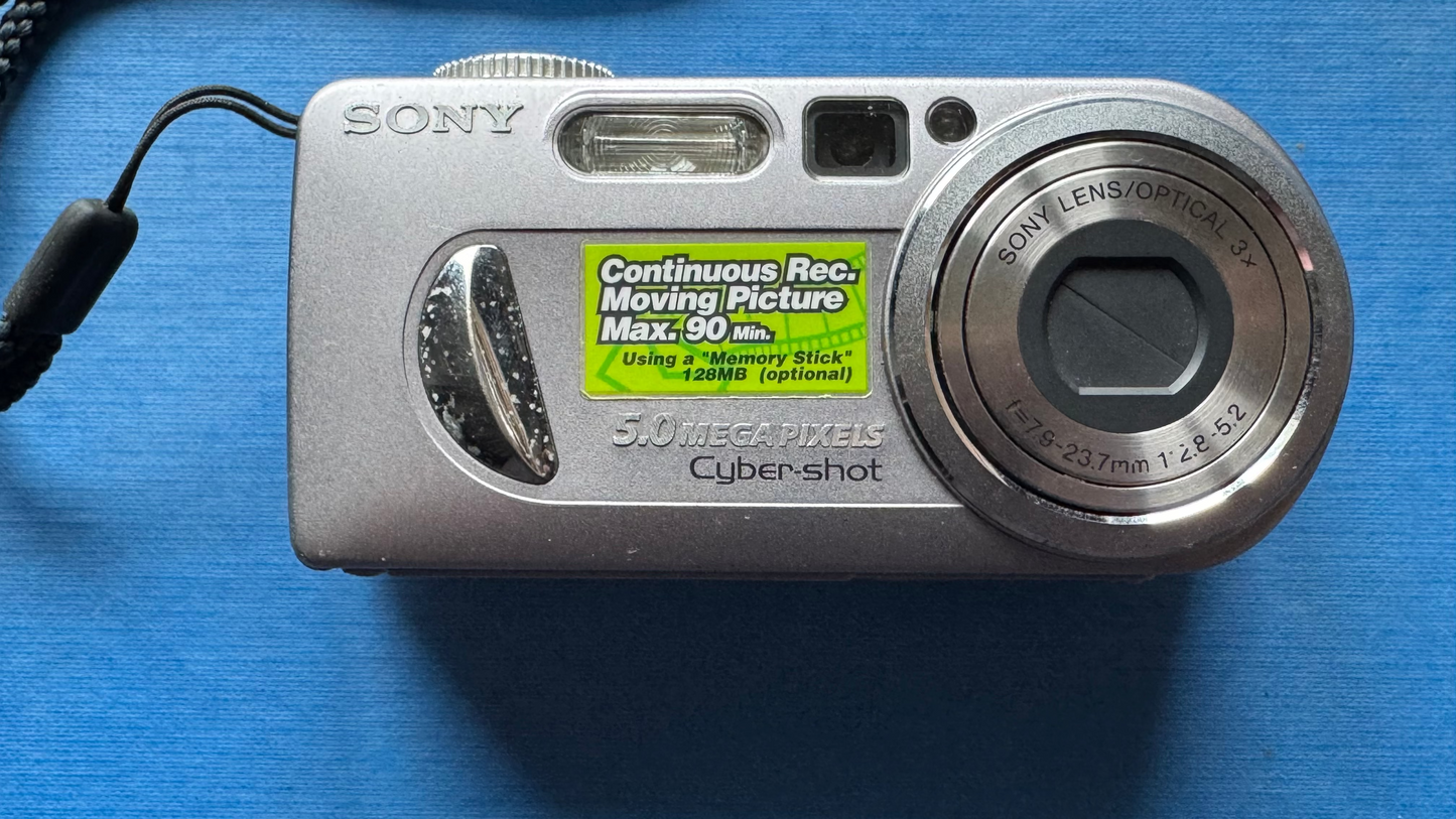 Sony Cyber-Shot DSC-P10 Digital Compact Camera