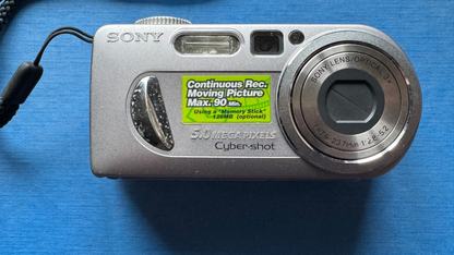Sony Cyber-Shot DSC-P10 Digital Compact Camera