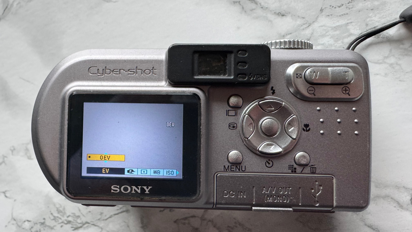 Sony Cyber-Shot DSC-P10 Digital Compact Camera
