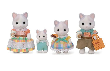 Sylvanian Families Latte Cat Family Toy Playset for Ages 3 and Up