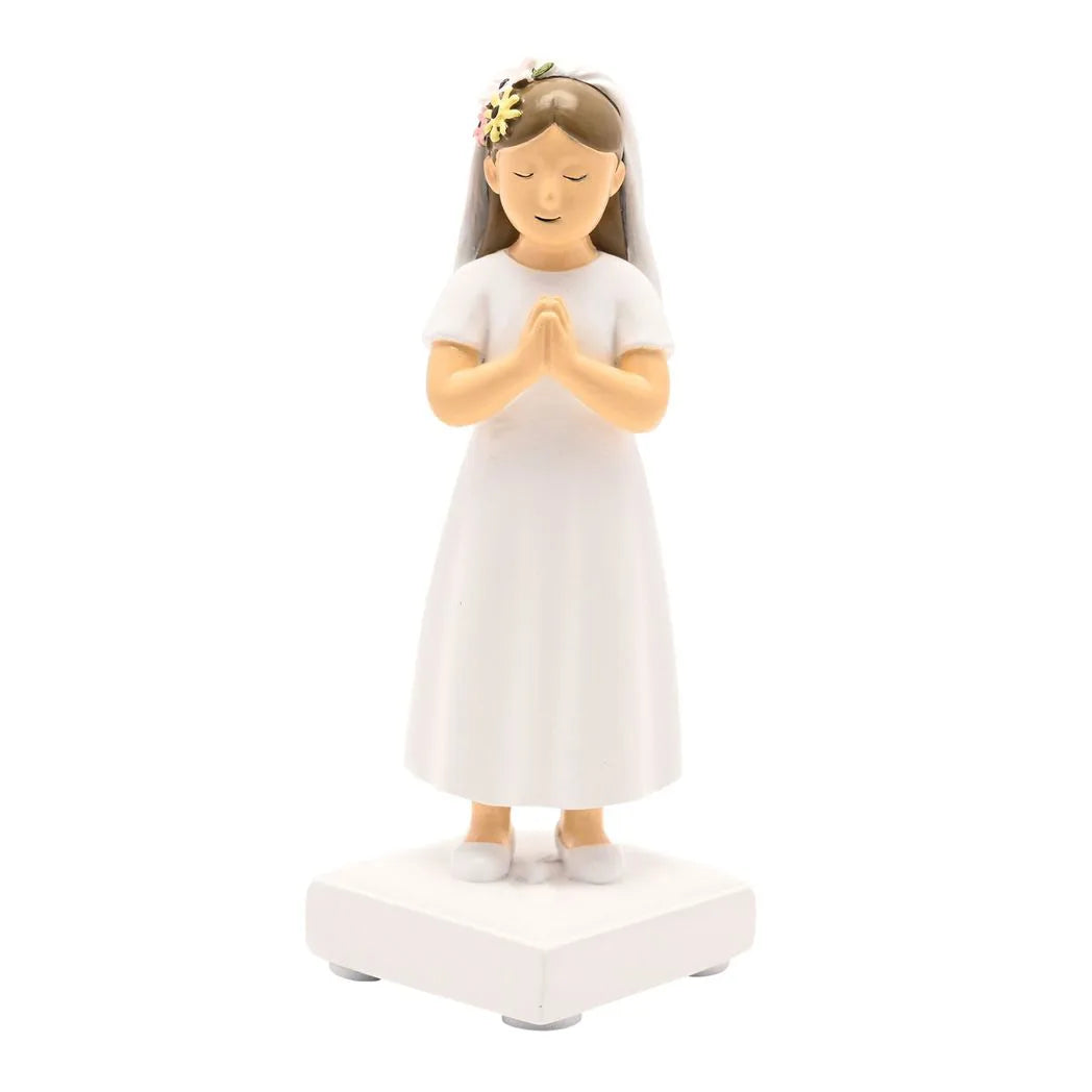 Front view communion girl figurine, white dress, light brown hair, hands raised in prayer