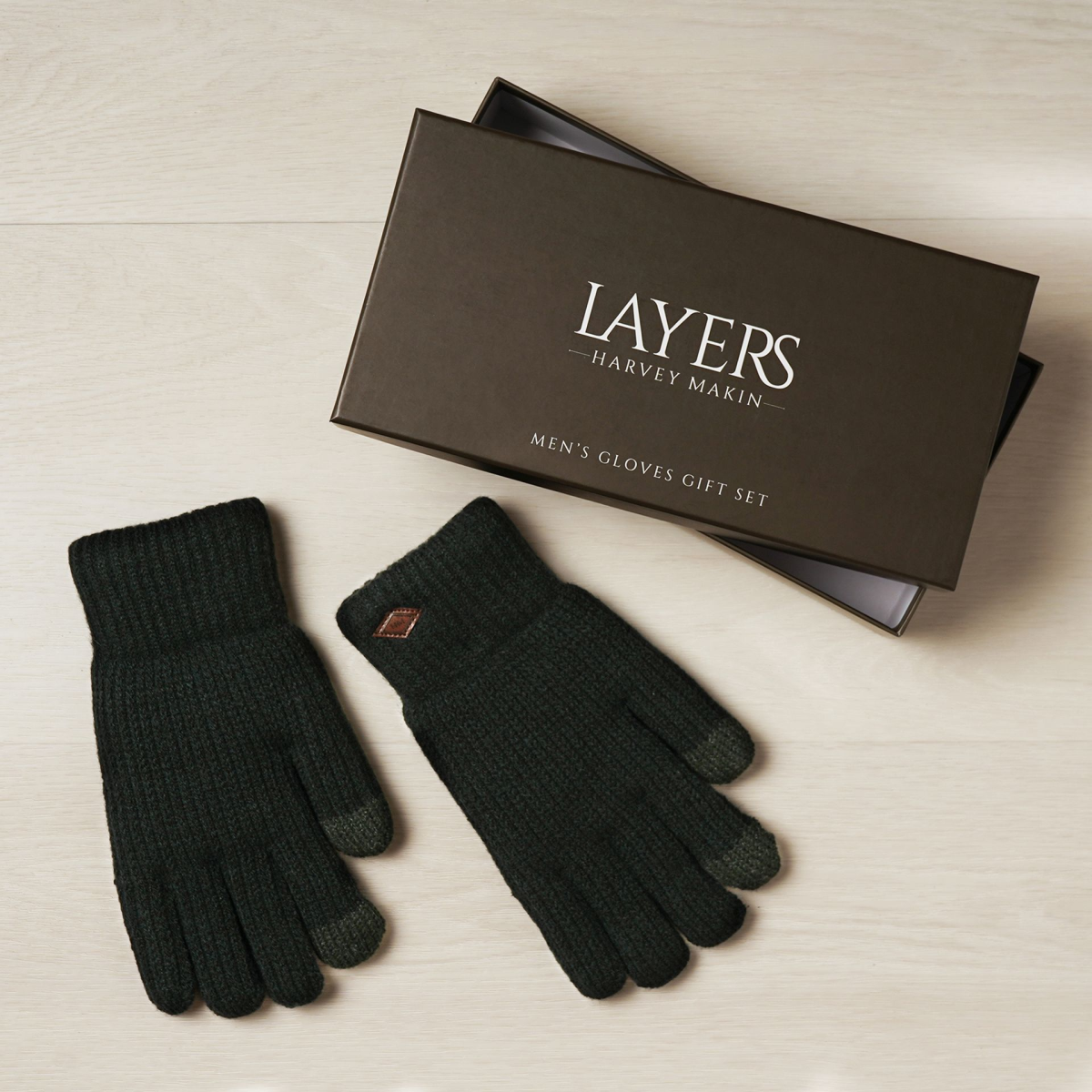 Green knitted men’s gloves gift set with leather brand patch and matching glove pair