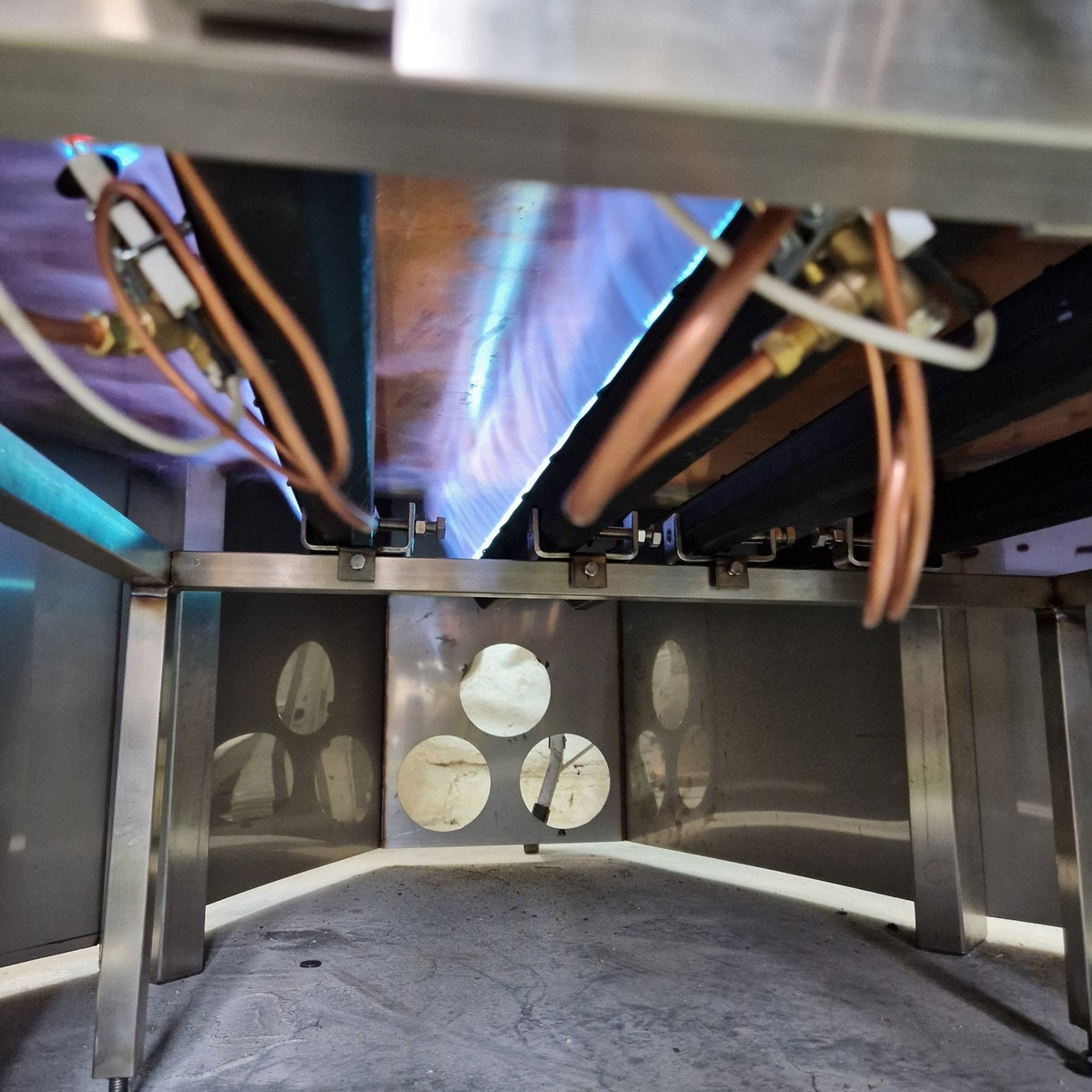 Stainless steel fermentation tank with covered access panel